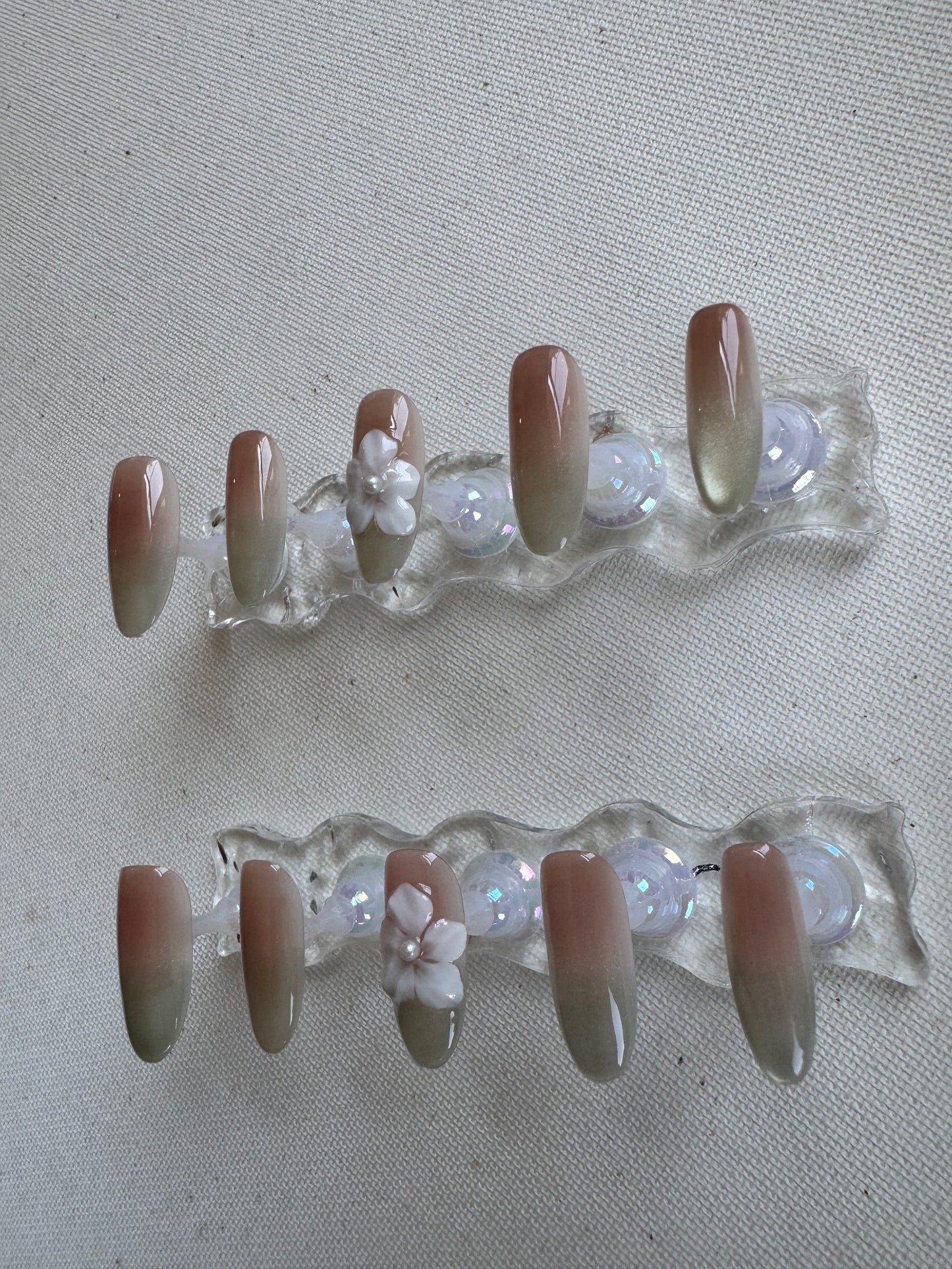 Spring Gaze – Cat Eye Ombre with Mini Floral Embellishment