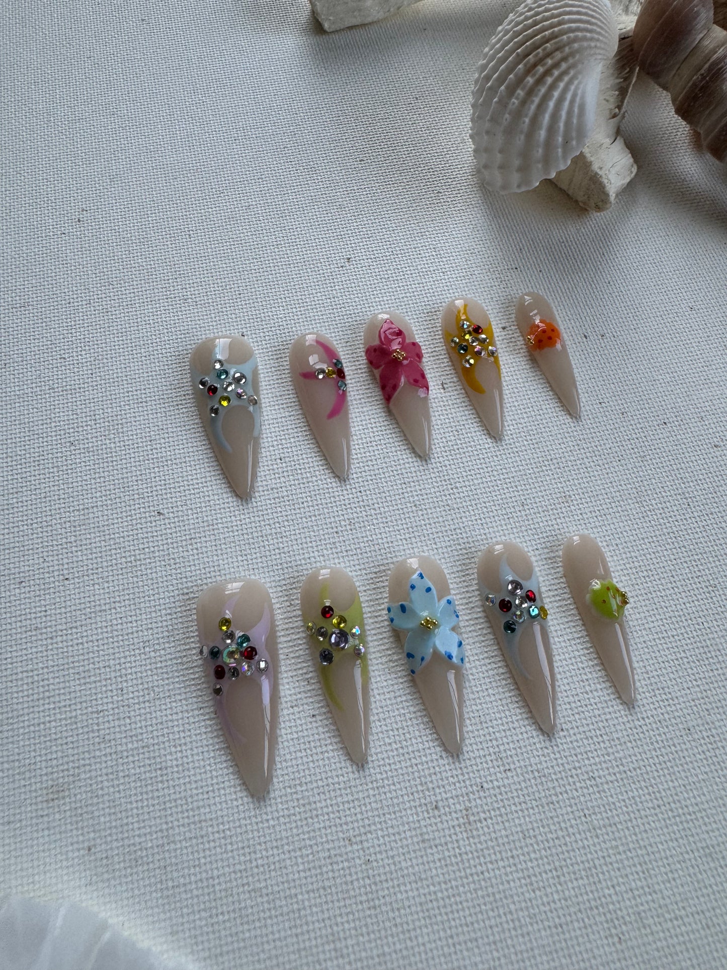 Starfish Gem – Transparent Nude Press-Ons with Painted Sea Stars & Colored Gems