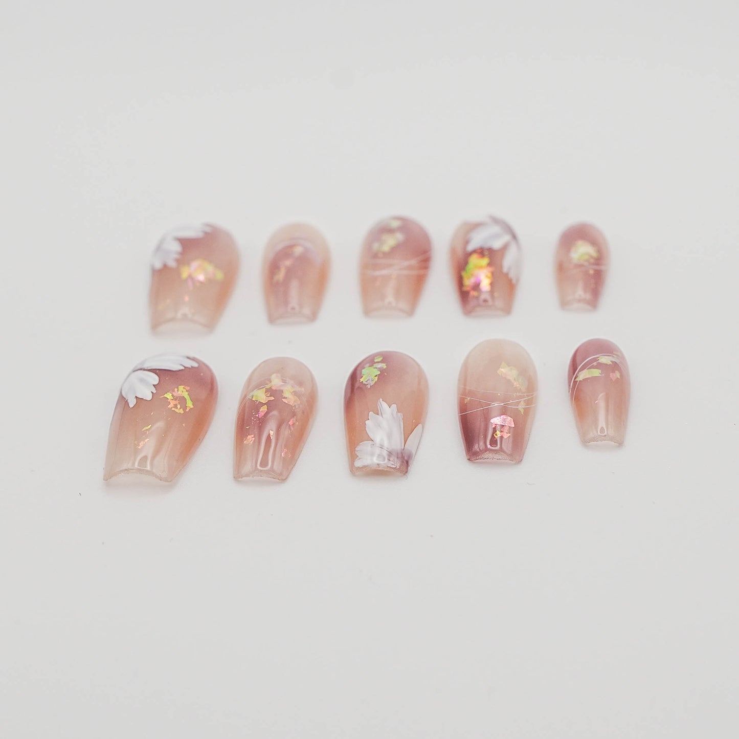 Opal Bloom – Hand-Painted Daisies on Lilac Glow Nails