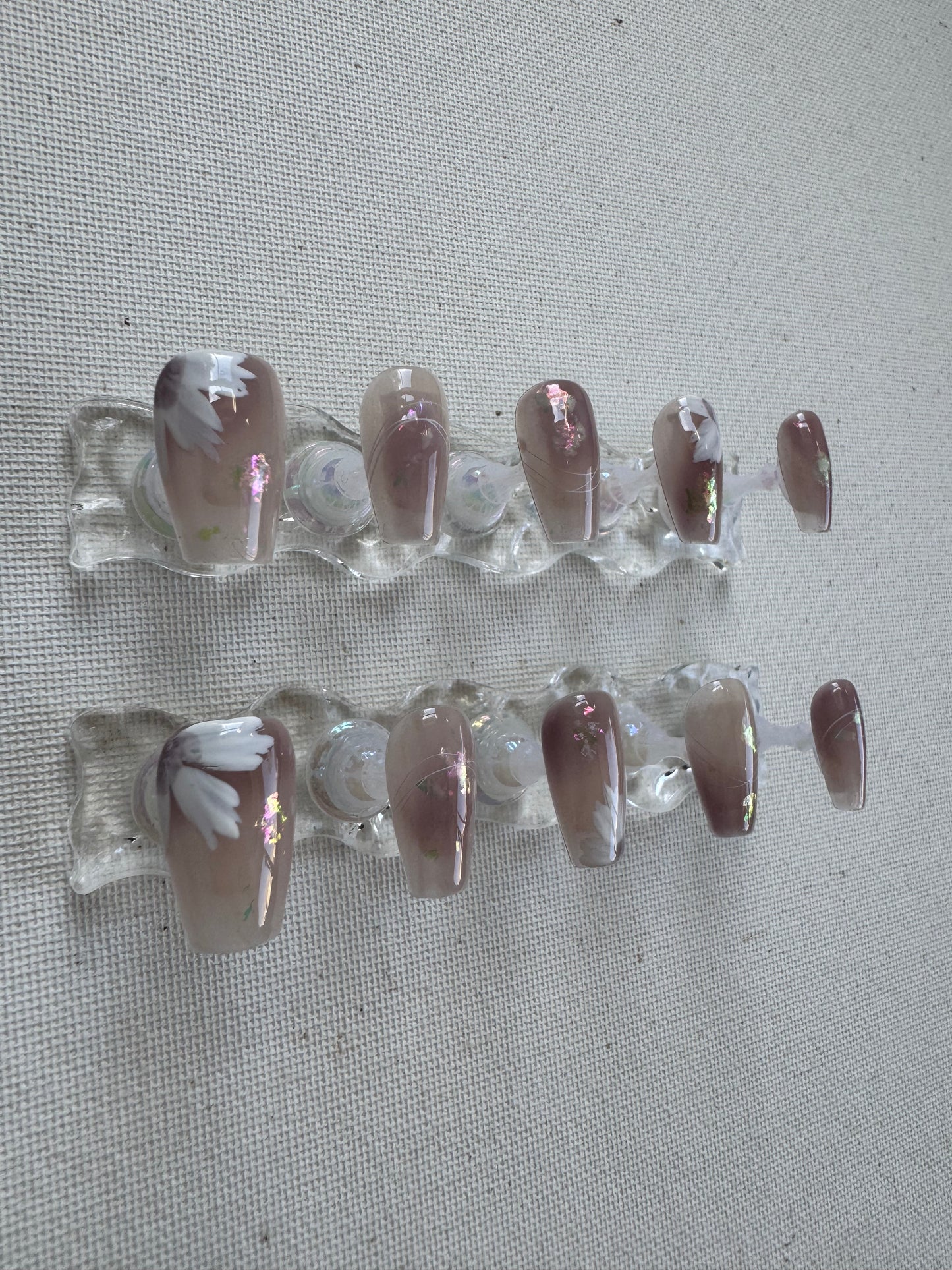 Opal Bloom – Hand-Painted Daisies on Lilac Glow Nails
